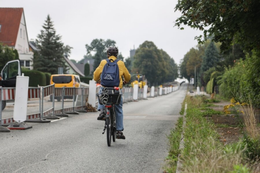 Am Hartmannsdorfer Berg (Chemnitzer Straße) wird es künftig beidseitig einen Radweg geben. Da die Mobilität dank Elektrofahrrädern zunimmt, soll auch anderswo in Hartmannsdorf bei Bauarbeiten an Radwege gedacht werden.