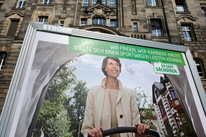 Welche Zukunft hat "So geht sächsisch"? - Ein Plakat mit der Kampagne vor der Sächsischen Staatskanzlei in Dresden.