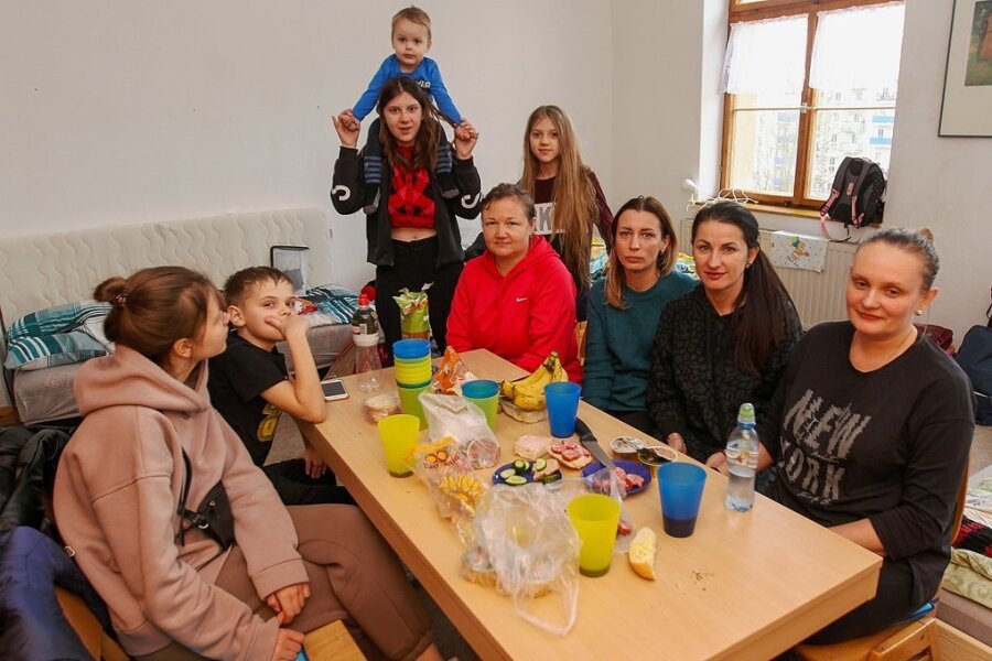 Frauen und Kinder aus drei ukrainischen Familien haben in der einstigen Pfarrei-Wohnung im Plauener Paulushaus Zuflucht gefunden. Zwei Tage lang waren die Familien unterwegs.