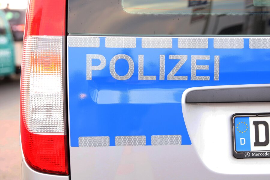 Auf einer Baustelle im Dresdner Stadtteil Friedrichstadt ist am Freitag eine Fliegerbombe aus dem Zweiten Weltkrieg gefunden worden.
