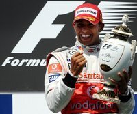 Weltmeister Hamilton fährt ersten Saisonsieg ein - Lewis Hamilton fuhr souverän zum Sieg