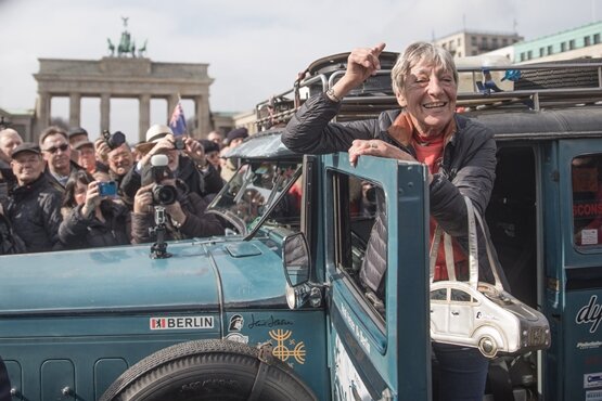 Weltreise im Oldtimer: Heidi Hetzer zurück in Berlin - Wieder in Berlin: die Weltreisende Heidi Hetzer