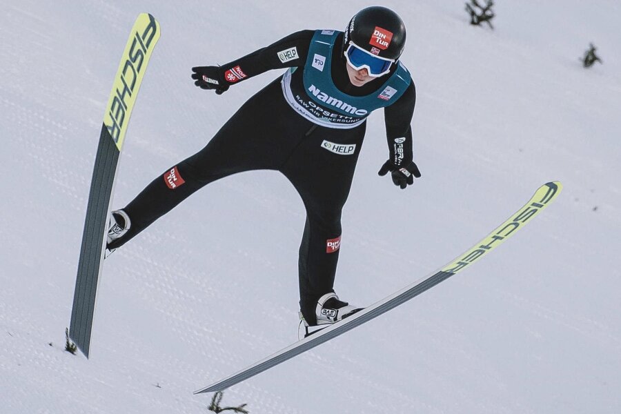 Weltrekordsatz von Silje Opseth beim Damen-Skifliegen: Warum zwei Norwegerinnen der Konkurrenz davonflogen - Silje Opseth bei ihrem Weltrekordflug in Vikersund.