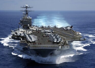 Weltweite Militärausgaben auf Höchststand - Einer der größten US amerikansichen Flugzeugträger ist auf hoher See unterwegs. Die weltweiten Militärausgaben haben 2023 erneut einen Höchststand erreicht.
