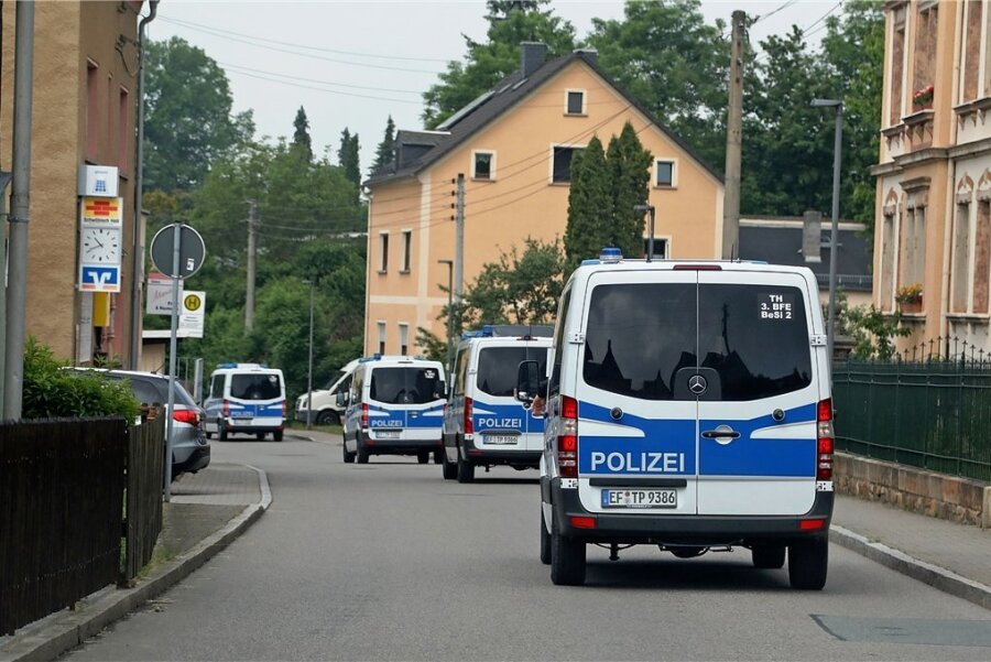 Weltweite Razzia: Nach Bräunsdorf nun auch Callenberg im Visier der Ermittler - Am 7. Juni war die Polizei mit einem Großaufgebot in Bräunsdorf.