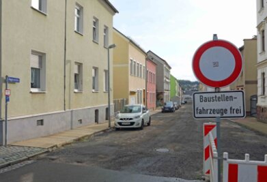 Weniger Geld fürs Beseitigen der Schlagloch-Pisten im Kreis - Die Stadt Crimmitschau muss für die Erneuerung der Annenstraße tiefer in die Tasche greifen.