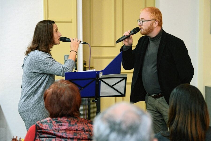 Weniger Geld für das Ehrenamt geplant - Michael Baldauf gehörte im vergangenen Jahr nicht nur zu den Ausgezeichneten zum Ehrenamtsempfang im Lunzenauer Rathaus, sondern gestaltete den Abend gemeinsam mit Kathleen Richter auch musikalisch. 