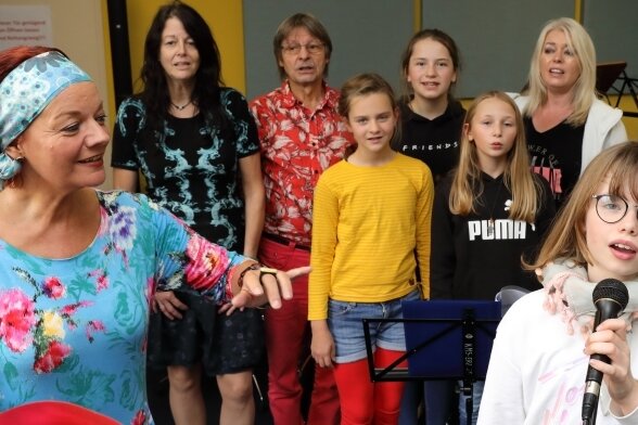Wenn Apparate Träume der Kinder einfangen - Leiterin Annett Illig startet mit Mitgliedern des Musiktheaters Rabenschnabl nach den Herbstferien mit den Proben für eine neue Inszenierung. 