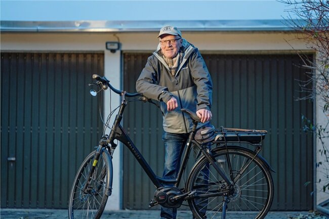 Gerald Brendler mit seinem E-Bike: Baugruppentausch statt kleinteiliger Reparatur. 