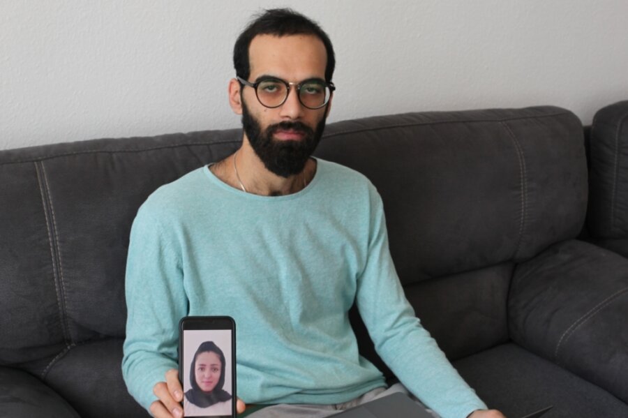 Wenn die Liebe an Grenzen stößt - Verzweifelt versucht Mujtaba Rashidi, per Laptop und Smartphone Kontakt mit seiner Frau zu halten. Oft hat sie in Kabul kein Netz. "Dann weiß ich nicht, wie es ihr da unten geht. Es ist die Hölle!"
