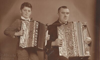Wenn die Liebe zur Musik im Blut liegt - Der kleine Karl-Heinz spielte schon als Kind bei Hochzeiten mit Vater Alfred. Eines seiner Akkordeons kommt heute zu neuer Ehre.