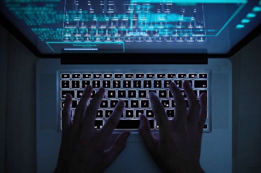 Wenn ein Hackerangriff das IT-System der Firma lahmlegt - Die Daten von Verwaltungen und Unternehmen geraten verstärkt ins Visier von Kriminellen. 