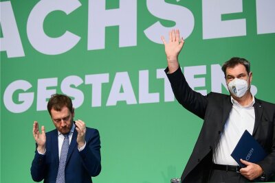 Wenn "einer der freundlichsten CSU-Chefs" in Dresden auftritt - Wurde freundlich von Sachsens Ministerpräsident Michael Kretschmer (links) begrüßt, hat aber selbst in der Union im Nachbarfreistaat nach der Bundestagswahl nicht nur Fans: CSU-Chef Markus Söder (rechts). 