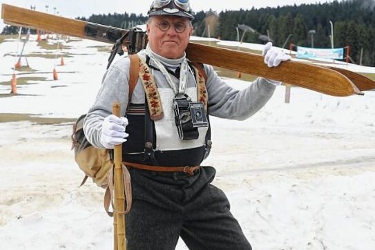 Wenn Geschichte lebendig wird - Der 73-jährige Stefan Groß aus Cranzahl wusste mit seinem historischen Outfit definitiv zu überzeugen.
