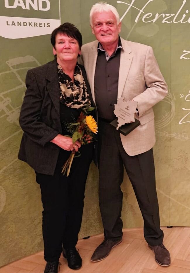 "Wenn man für etwas brennt, ist alles möglich" - Ulrich Mikulcak und seine Frau Inge bei der Ehrenamtsgala des Vogtlandkreises in Bad Elster. 