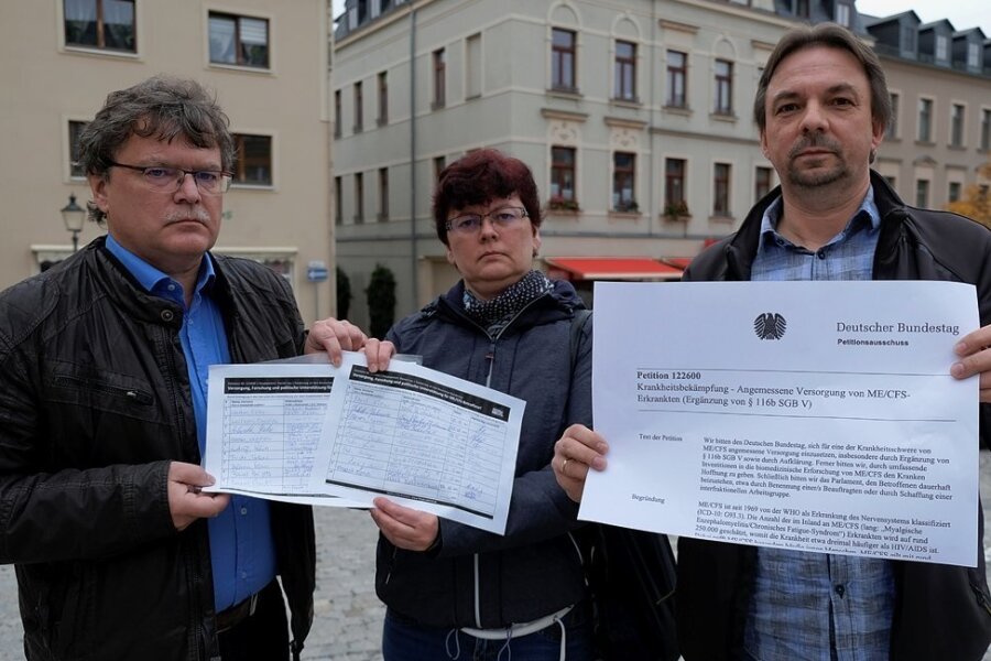 Sven Hörning sowie Yvonne und Heiko Dannat (von links) suchen Unterstützer für eine Petition, die Menschen Hoffnung geben will, welche am Chronischen Fatigue-Syndrom erkrankt sind. 