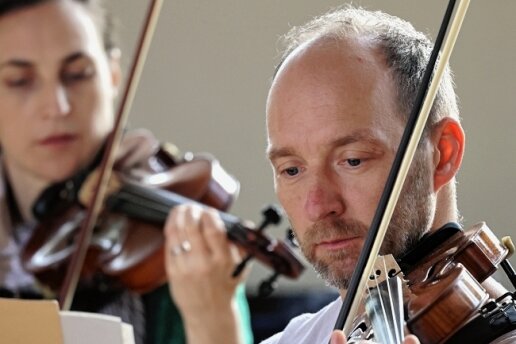 Wenn mit Musik der Tod Erlösung wird - Violinist Andreas Weinberg ist ebenfalls seit vielen Jahren dabei.