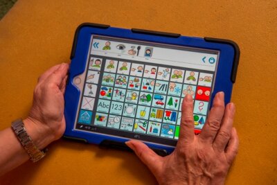 Wenn Sprechen keine Lösung ist - Dieser Tablet-Computer mit App eröffnet Heike Gebhardt aus Hohndorf und ihrem Sohn Marcus neue Möglichkeiten der Kommunikation. Marcus leidet an Autismus. Seit mehr als zehn Jahren nutzt die Familie elektronische Geräte zur Verständigung miteinander.