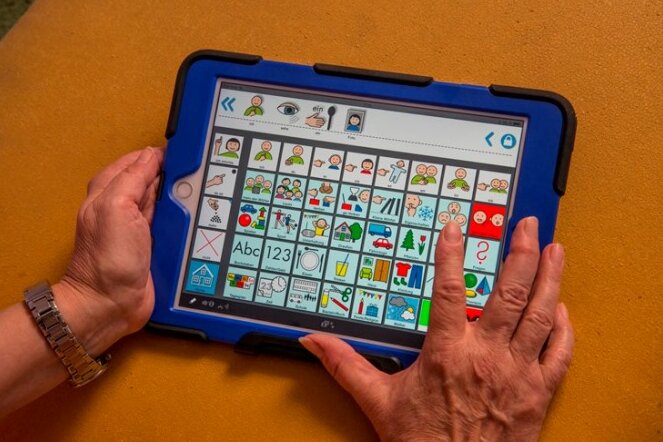 Wenn Sprechen keine Lösung ist - Dieser Tablet-Computer mit App eröffnet Heike Gebhardt aus Hohndorf und ihrem Sohn Marcus neue Möglichkeiten der Kommunikation. Marcus leidet an Autismus. Seit mehr als zehn Jahren nutzt die Familie elektronische Geräte zur Verständigung miteinander.