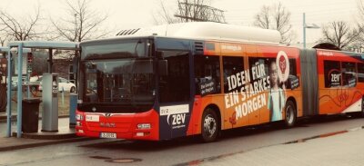 Wer Gas gibt, kann Spritkosten sparen - Die Busse der Städtischen Verkehrsbetriebe Zwickau sind fast ausschließlich mit Biomethan auf Tour - 1,5 Millionen Kilometer im Jahr. 