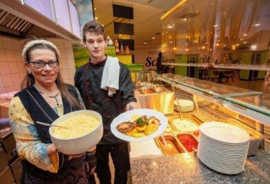 Wer kocht künftig für die Kolonnaden? - Mitarbeiterin Michéle Weiß und Koch Moritz Geyer vom Hotelteam bieten täglich wechselnde Gerichte zwischen fünf und sieben Euro im Erdgeschoss der Kolonnaden an. 