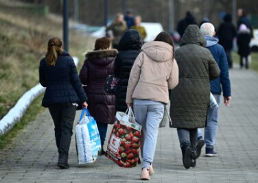Wer kommt nach Deutschland und wer geht? - Die Zahlen - Der Zustrom ukrainischer Flüchtlinge ist rückläufig.