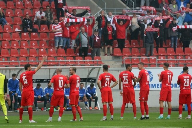 Wer kommt wie ins Zwickauer Stadion? - Beim Testspiel des FSV gegen Usti nad Labem (1:1) waren am Samstag erstmals in diesem Jahr Fans in der GGZ Arena zugelassen. 