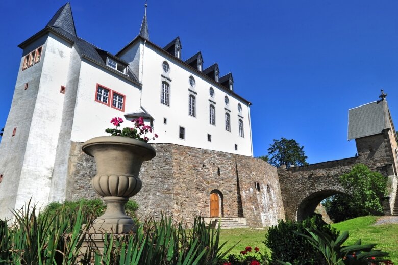 Schloss Purschenstein gilt als Wahrzeichen der Schwartenberggemeinde Neuhausen am Rande des Landkreises Mittelsachsen. Hier wird am kommenden Sonntag ein neues Gemeindeoberhaupt gewählt. 
