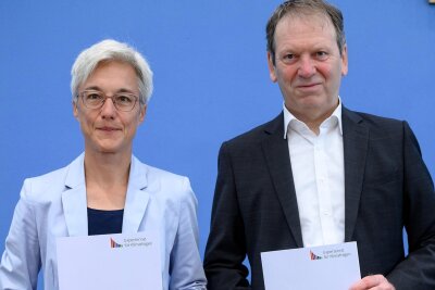 Wer wie viel Geld beim Heizungstausch bekommen soll - Klimaratsvorsitzender Hans-Martin Henning und Stellvertreterin Brigitte Knopf. 
