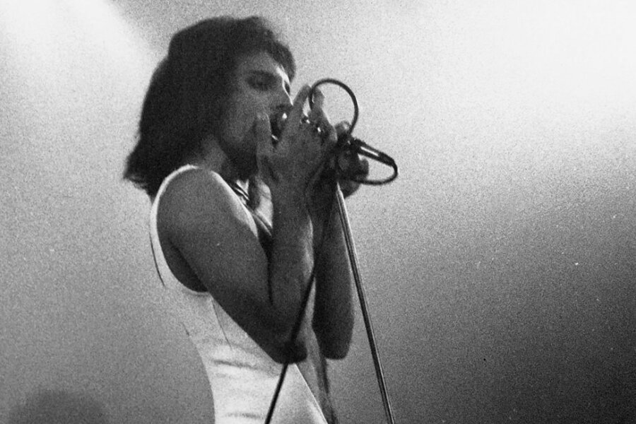 Im Fummel: Freddie Mercury als Frontmann von Queen in den 70er-Jahren. 