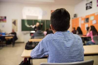 Werben um Lehrer aus Tschechien - Bevor sie am Schulunterricht teilnehmen können, werden Kinder von Migranten in sogenannten Vorbereitungsklassen zunächst in der deutschen Sprache fit gemacht. Lehrer aus Tschechien sollen dabei helfen.