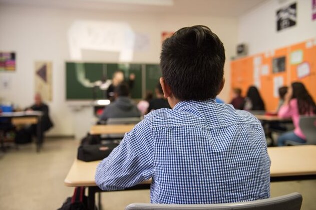 Werben um Lehrer aus Tschechien - Bevor sie am Schulunterricht teilnehmen können, werden Kinder von Migranten in sogenannten Vorbereitungsklassen zunächst in der deutschen Sprache fit gemacht. Lehrer aus Tschechien sollen dabei helfen.