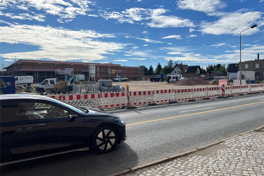 Werdau: Ab 2. Oktober sind zwei wichtige Ortsverbindungen dicht - Ab 2. Oktober wird in dem Bereich der Zwickauer Straße stadteinwärts eine Abbiegespur zum neuen Netto-Markt gebaut. Die B 175 muss deshalb voll gesperrt werden.