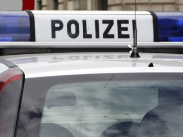 Werdau: Autodieb verursacht Unfall mit 50.000 Euro Schaden - 