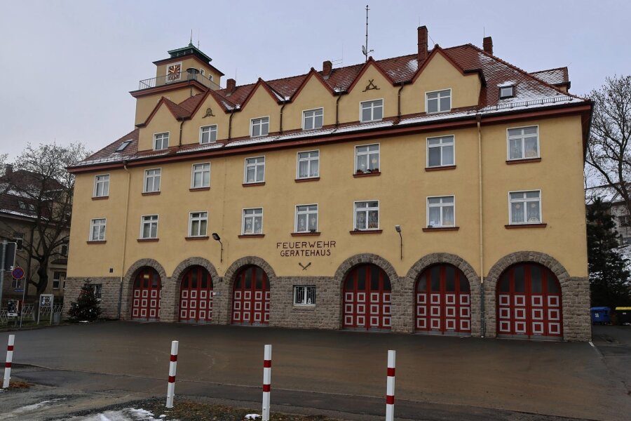 Werdau: Diskussion zu neuem Feuerwehrgerätehaus hinter verschlossenen Türen - Das jetzige Feuerwehrgerätehaus in Werdau steht unter Denkmalschutz und ist mehr als 90 Jahre alt.