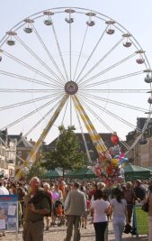 Werdau feiert ab Freitag das 16. Stadtfest - 
              <p class="artikelinhalt">Wahrzeichen des Festes: Das 36 Meter hohe Riesenrad. </p>
            