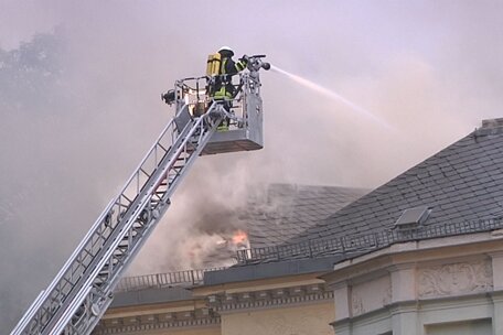 In einer Villa an der Unteren Holzstraße in Werdau ist am Sonntagmorgen ein Feuer ausgebrochen. 