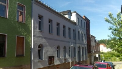 Werdau kann die Schwerathletikhalle sanieren - Die Schwerathletikhalle (helles Gebäude) in Werdau wird erneut für einige Monate zur Baustelle. 