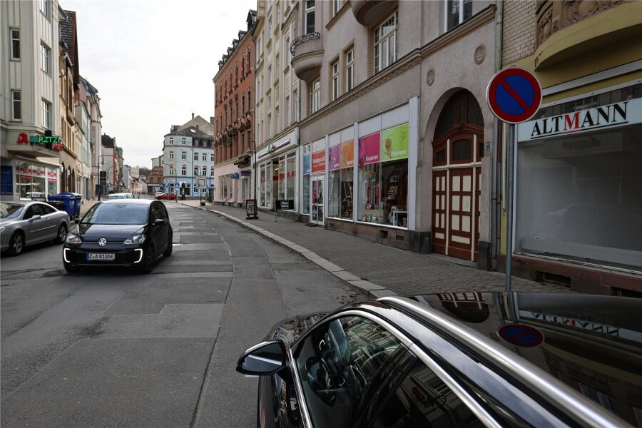 Werdau: Ladenstraße wird zwei Jahre lang zur Baustelle - So sieht die August-Bebel-Straße derzeit aus. Ab Anfang März wird die Einkaufsstraße grundlegend erneuert und verschönert.