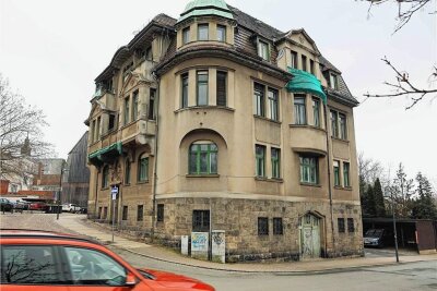 Werdau: Leipziger erweckt denkmalgeschützte Fabrikantenvilla wieder zum Leben - Jahrelang stand das imposante Gebäude am Werdauer Brühl/Ecke Weberstraße leer. Erbaut wurde es 1912.
