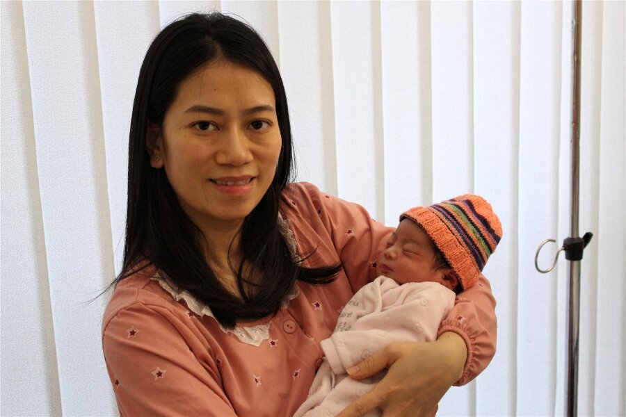 Werdau: Schmöllnerin freut sich über ihr Neujahrsbaby - Die kleine Minh Anh Mia Pham kam am Neujahrstag 14.55 Uhr in Werdau zur Welt.