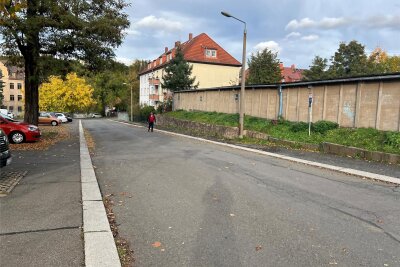 Werdau: Stadt bringt Teil der Fröbelstraße 2024 auf Vordermann - Dieser Abschnitt der Fröbelstraße wird grundhaft ausgebaut. Zuvor sind dort aber die Kanalbauer an der Reihe, die zusätzlich auch auf der Ziegelstraße bis Hausnummer 22 in die Erde gehen.