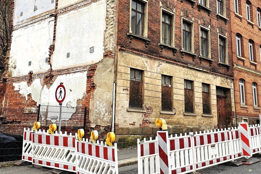 Werdau: Stadt kauft „gefährliches Haus“ für einen Euro - Das Wohnhaus Nummer 37 an der Unteren Holzstraße in Werdau kommt weg.