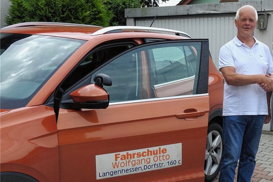 Werdauer Fahrlehrer feiert Firmenjubiläum - und den Eintritt in den Ruhestand - Fahrlehrer Wolfgang Otto aus Werdau feiert 30. Firmenjubiläum.