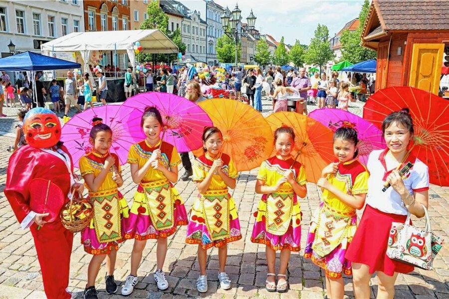 Werdauer Markt verwandelt sich in ein Spieleparadies - Die Tänzerinnen des Vereins der Vietnamesen werden wieder mit ihrem Programm auf der Bühne verzaubern.