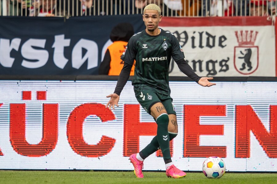 Werder Bremen verlängert mit Angreifer Njinmah - Der Stürmer verlängerte beim Fußball-Bundesligisten SV Werder Bremen.