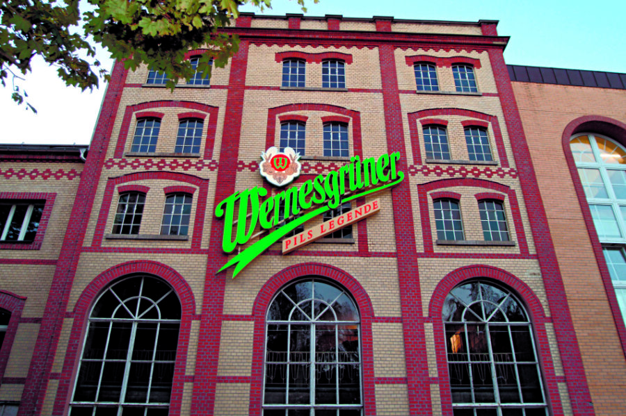 Wernesgrüner Brauerei wird an Carlsberg-Konzern verkauft - Die Wernesgrüner Brauerei beschäftigte im Vorjahr eigenen Angaben zufolge am Standort im Vogtland noch 87 Mitarbeiter und neun Lehrlinge. 