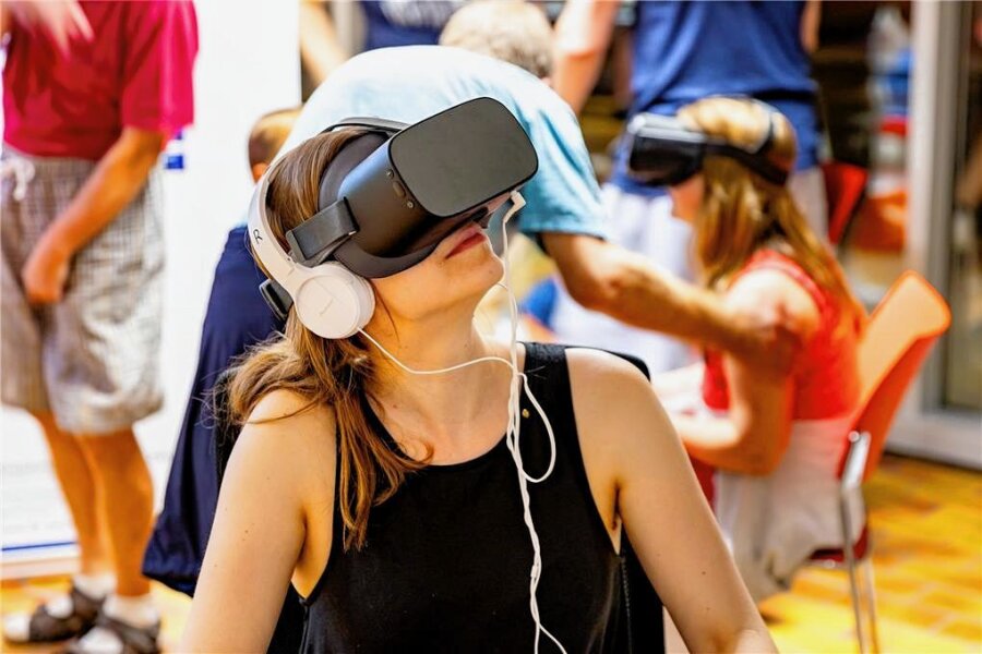 Westsächsische Hochschule Zwickau öffnet Experimentierort für Schüler - Ungewöhnliche Einblicke bieten sich mit einer VR-Brille. Auch die gibt es im Schüler-Lab.