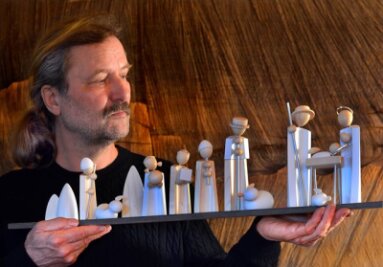 Wettbewerb "Tradition und Form": Ideen mit Pfiff gesucht - Andreas Fleischer erhielt 2015 für diese modernen Krippenfiguren, die er für Näumanns Galerie in Seiffen entwarf, einen Hauptpreis.