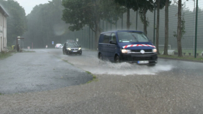 Auf der B 101 bei Annabger-Buchholz kam es am Montag zu Überflutungen. 